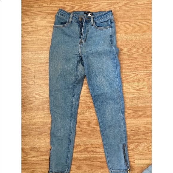 FASHION NOVA LIGHT BLUE SKINNY JEANS - Picture 3 of 6